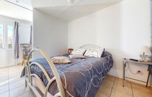 Ένα ή περισσότερα κρεβάτια σε δωμάτιο στο Cozy Home In Montmorillon With Wi-Fi +11 φωτογραφίες