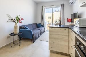 Kuchyň nebo kuchyňský kout v ubytování High floor family of 3 apartment - By Solea