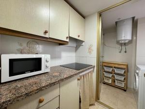 Kuchyň nebo kuchyňský kout v ubytování Apartamentos Neptuno Oropesa 3000