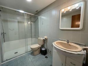 Koupelna v ubytování Apartamentos Neptuno Oropesa 3000