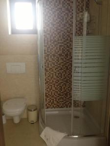 a bathroom with a toilet and a glass shower at Nobel Residence in Mamaia Sat/Năvodari