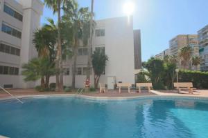 Basen w obiekcie Apartamento Frentemar 1 by Costa CarpeDiem lub w pobliżu