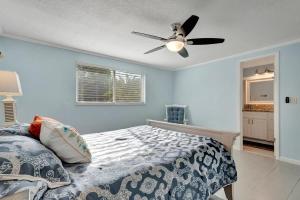 Ένα ή περισσότερα κρεβάτια σε δωμάτιο στο Tarpon Springs Family Vacation 5 mins to beach