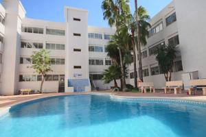 Basen w obiekcie Apartamento Frentemar 1 by Costa CarpeDiem lub w pobliżu