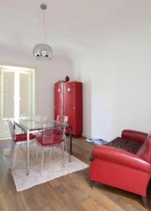 A kitchen or kitchenette at Casa del Contrabbasso