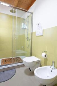A bathroom at Casa del Contrabbasso