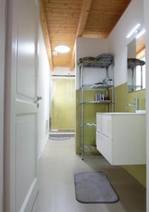 A bathroom at Casa del Contrabbasso
