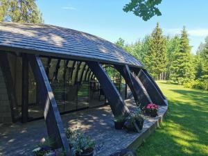 Zahrada ubytování Kupolmāja Ārpus laika - Domehouse in the forest