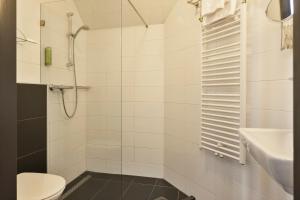 Koupelna v ubytování Hunzego Hotel