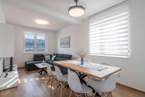 Gallery image of CROWONDER Luxury Pag New Apartments with Seaview in Pag