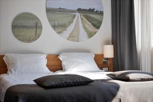 Postel nebo postele na pokoji v ubytování Hunzego Hotel