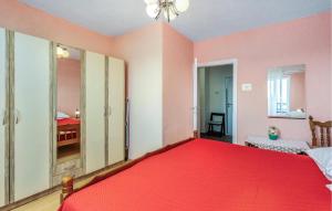 Posteľ alebo postele v izbe v ubytovaní Stunning Apartment In Sveti Juraj