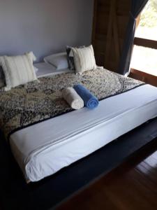 a large bed with two pillows on top of it at Colinas del Palmar in Bocas Town
