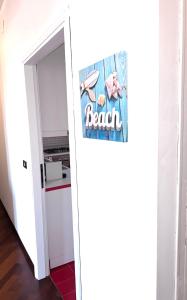 a refrigerator in a kitchen with a sign that reads reach at CASA ELENA- Casa Vacanze nel centro di Sottomarina in Chioggia