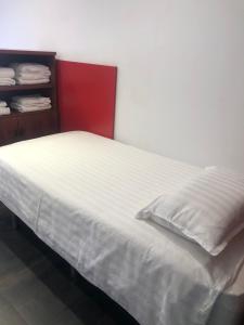 Posteľ alebo postele v izbe v ubytovaní Apartamento Torre Yago primera linea playa Benidorm con Wi-Fi & AC