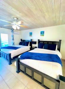 Säng eller sängar i ett rum på Exuma Palms Resort
