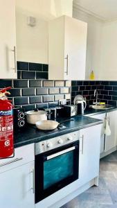 Fotografie z fotogalerie ubytování Comfy 1 Bed Budget Apartment Near Blackpool City Centre 3 v destinaci Blackpool