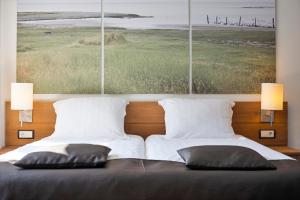 Postel nebo postele na pokoji v ubytování Hunzego Hotel