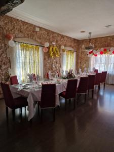 Ein Restaurant oder anderes Speiselokal in der Unterkunft Hotel Restaurante Setos 