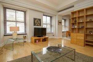 Zona d'estar a Stylish Merchant City Apartment