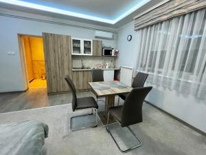 Kuchyň nebo kuchyňský kout v ubytování Belien Apartman