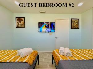 Ένα ή περισσότερα κρεβάτια σε δωμάτιο στο Family Fun-Prime Location Heated Pool Sleeps10 Villa +24 φωτογραφίες