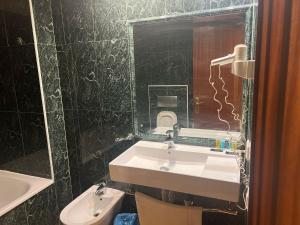 Gallery image of Hotel Portofino by InsideHome in Empuriabrava