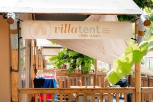 a sign for ailla tent at a table at Glamping Costa Smeralda in Baraccamenti