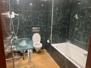 Gallery image of Hotel Portofino by InsideHome in Empuriabrava