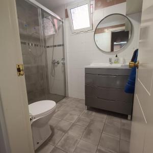 Koupelna v ubytování Apto Grande 2 hab free parking Big apartment 2rooms + 18 fotografií