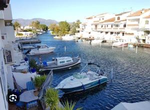 Gallery image of Hotel Portofino by InsideHome in Empuriabrava