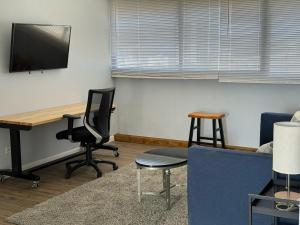 Μια τηλεόραση ή/και κέντρο ψυχαγωγίας στο 13th Floor Apartment with Nice View in Bahía A +12 φωτογραφίες