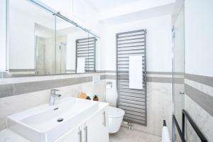 Ένα μπάνιο στο FeWo Zirbenruhe: zentral & modern mit Naturflair +6 φωτογραφίες