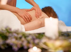 a woman getting a massage from a massage therapist at Hotel Dom Goncalo & Spa in Fátima