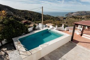 a swimming pool with a view of the ocean at Finca La Herradura in La Herradura