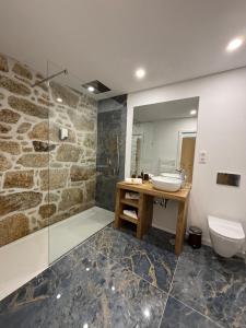 Vonios kambarys apgyvendinimo įstaigoje Paços do Douro, Chambre privée avec piscine