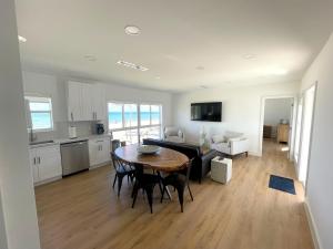 a kitchen and living room with a table and chairs at Shore View Hotel in Hollywood