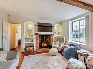 a living room with a fireplace and a tv at 6 Bed in Rye 93953 in Rye