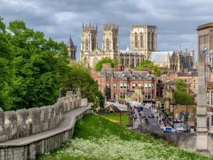 a city with buildings and a bridge and a castle at 3 Bed in Tollerton 93897 in Tollerton