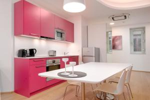 Kuchnia lub aneks kuchenny w obiekcie limehome Graz - Argos by Zaha Hadid