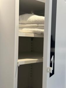 Hostel Alicante客房内的一张或多张双层床