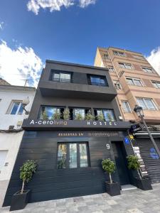 阿利坎特Hostel Alicante的aoc building in front of a building