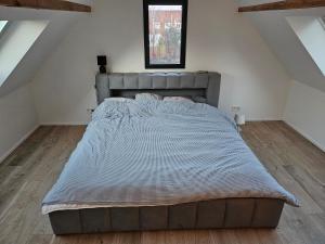 a bedroom with a large bed in a attic at Villa entière 200m² in Saint-Nom-la-Bretêche