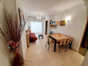 a dining room and living room with a table and chairs at VISTAMAR DREAMS, 1º LINEA PLAYA AMPLARIES in Oropesa del Mar