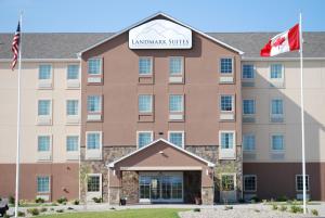 an image of an embassy suites hotel at Landmark Suites - Williston in Williston