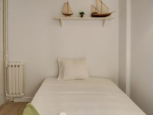 Posteľ alebo postele v izbe v ubytovaní Clarimar Duplex by Hello Homes Sitges