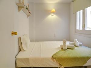 Posteľ alebo postele v izbe v ubytovaní Clarimar Duplex by Hello Homes Sitges