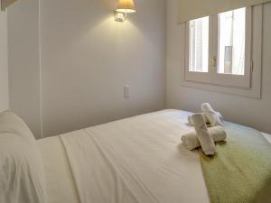 Posteľ alebo postele v izbe v ubytovaní Clarimar Duplex by Hello Homes Sitges