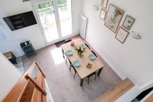 Televízia a/alebo spoločenská miestnosť v ubytovaní Charmant Duplex Quartier La Pironnière aux Sables dOlonne - 6 pers