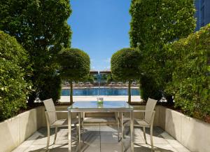 Bazén v ubytování Hotel President Wilson, a Luxury Collection Hotel, Geneva nebo v jeho okolí